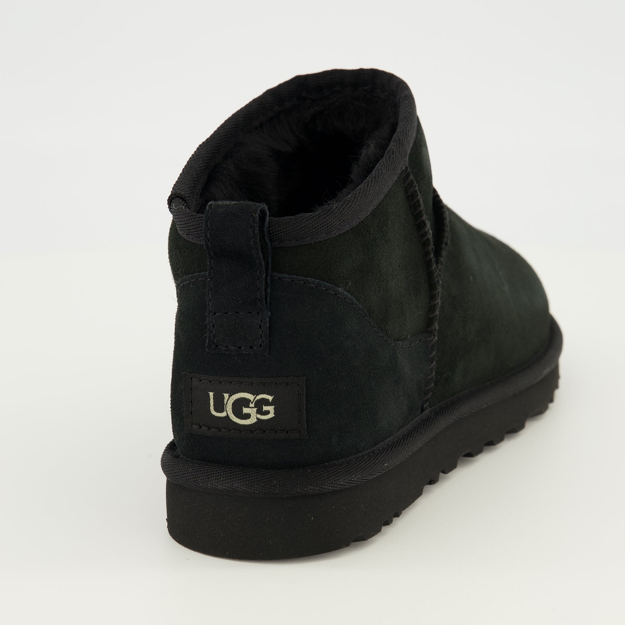 Image de l'article Bottines Classic Ultra Mini II noir de la marque Ugg pour Homme - Saison Printemps-Été 2026 - Vue arrière