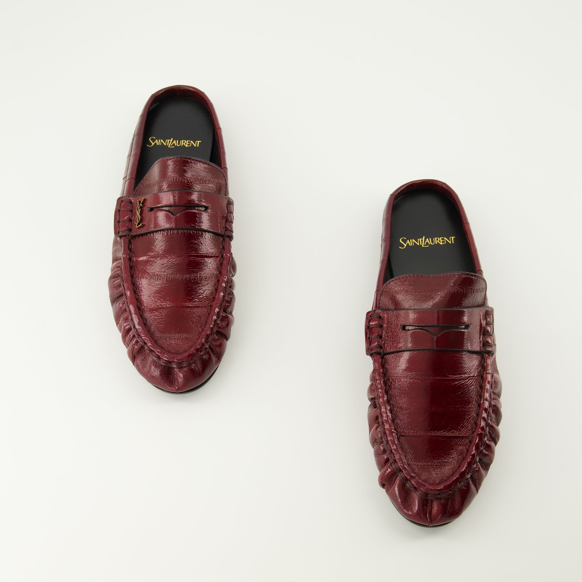 Image de l'article Mules Loafer bordeaux de la marque Saint Laurent pour Femme - Saison Printemps-Été 2026 - Vue de dessus paire de chaussure