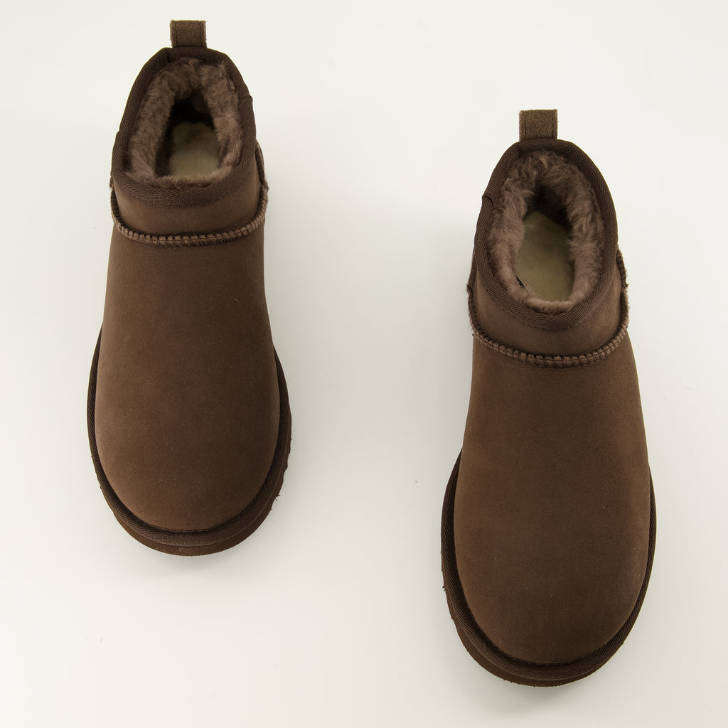 Bottines Botas Clásicas Ultra Mini en Marrón Ugg Marron Femme