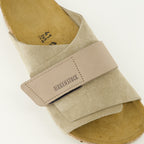 Bild der beigefarbenen Wildleder-Sandalen Kyoto der Marke Birkenstock für Unisex - Saison Frühling-Sommer 2026 - Detaillierte Draufsicht