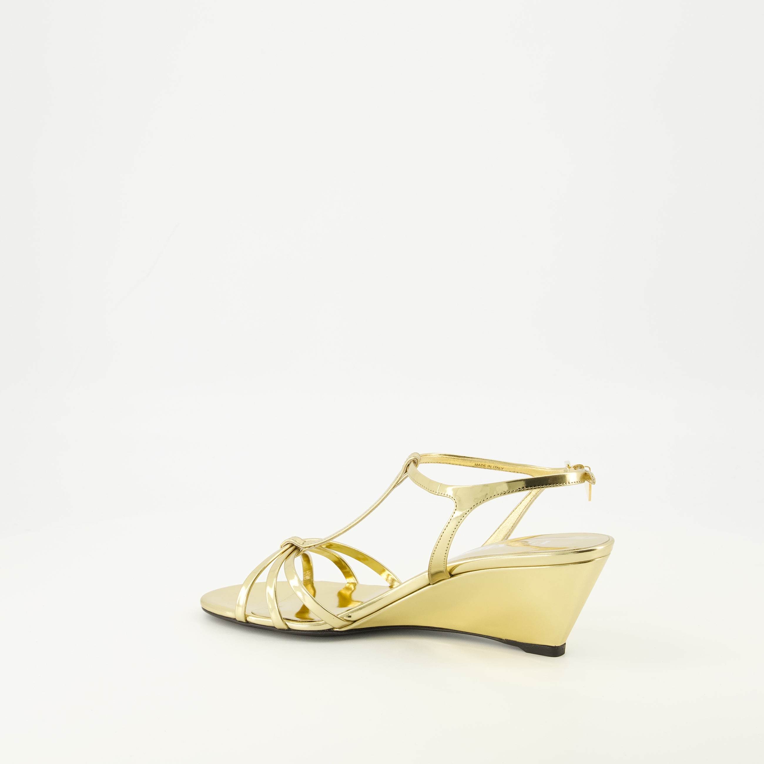 Image de l'article Sandales à talons en cuir verni doré de la marque Prada pour Femme - Saison Printemps-Été 2026 - Vue trois quarts arrière droite