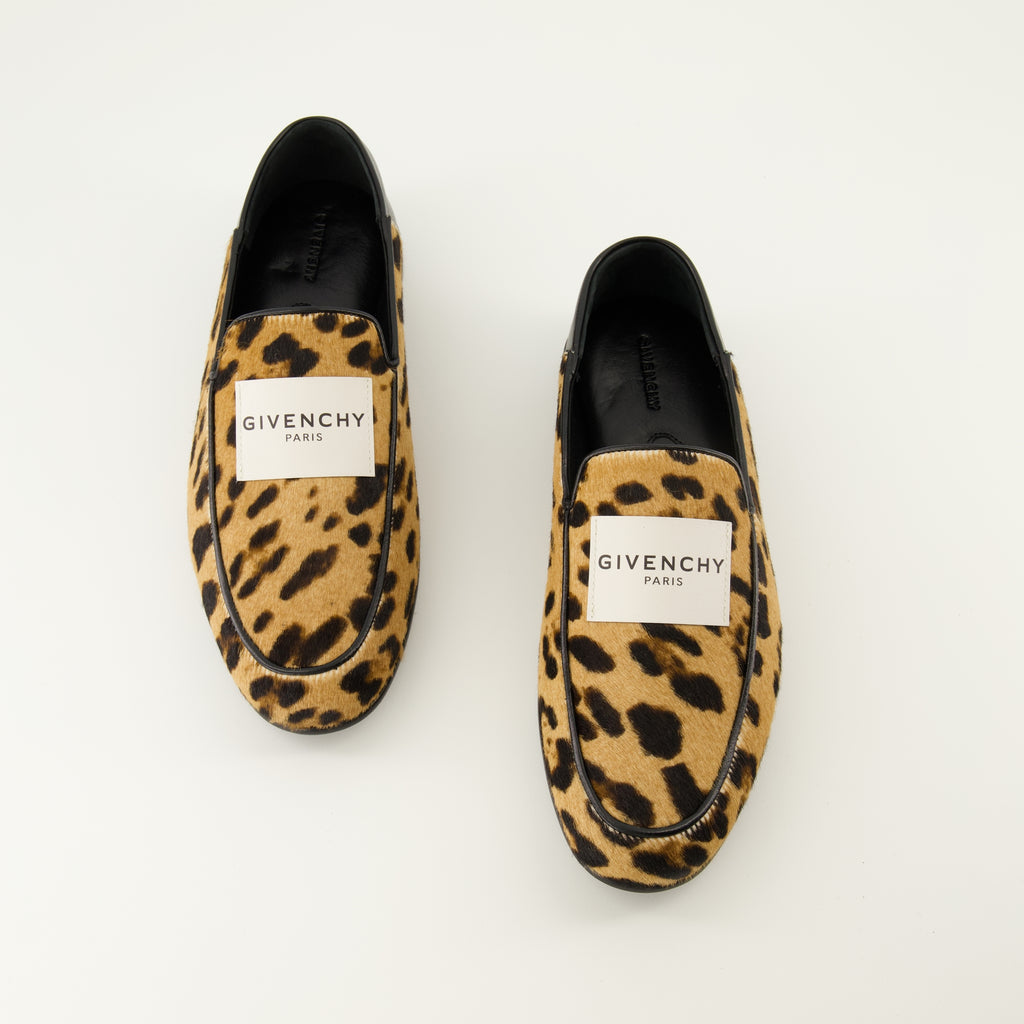 Image of the article Givenchy Women's Label Loafers - Autumn-Winter 2025 Season - Top View of a Pair of Shoes