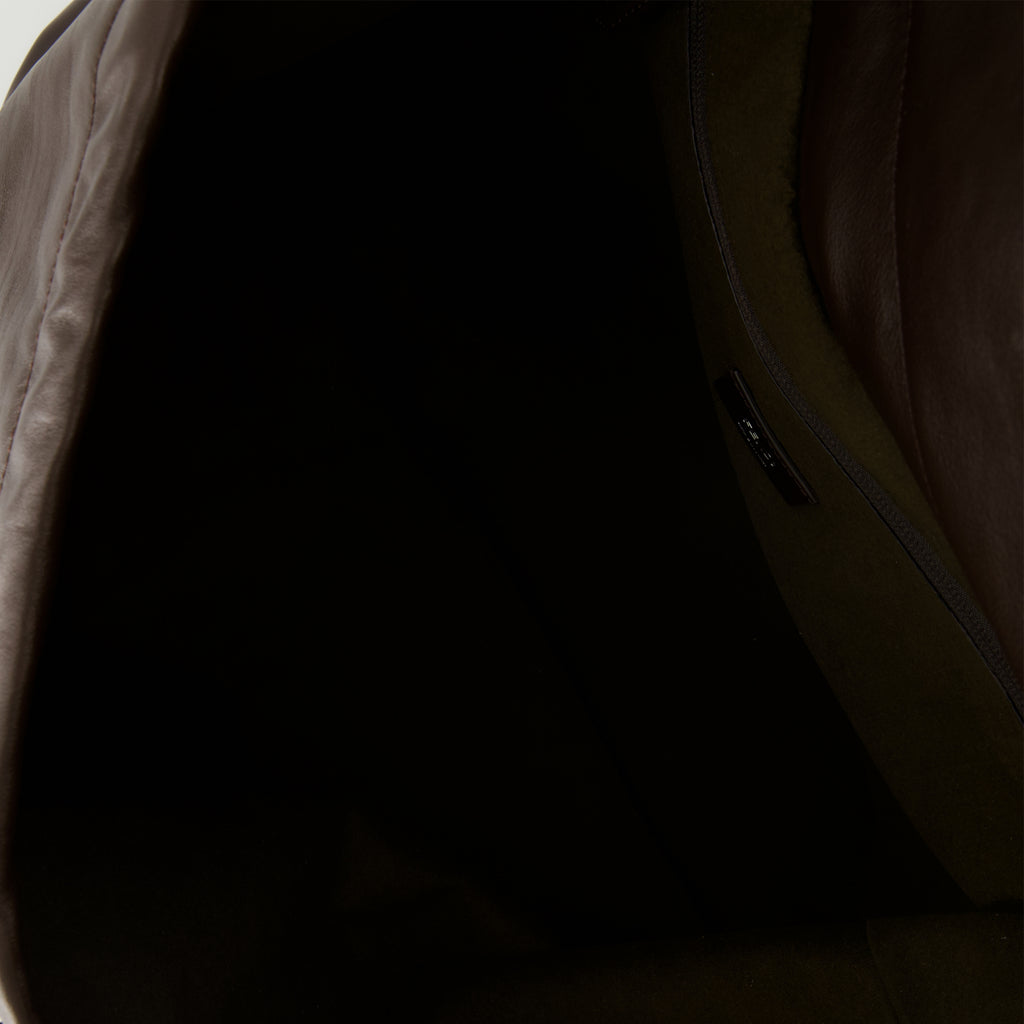 Image of the Fendi Men's Brown Maxi Flux Messenger Bag - Fall-Winter 2025 - Detailed View 3