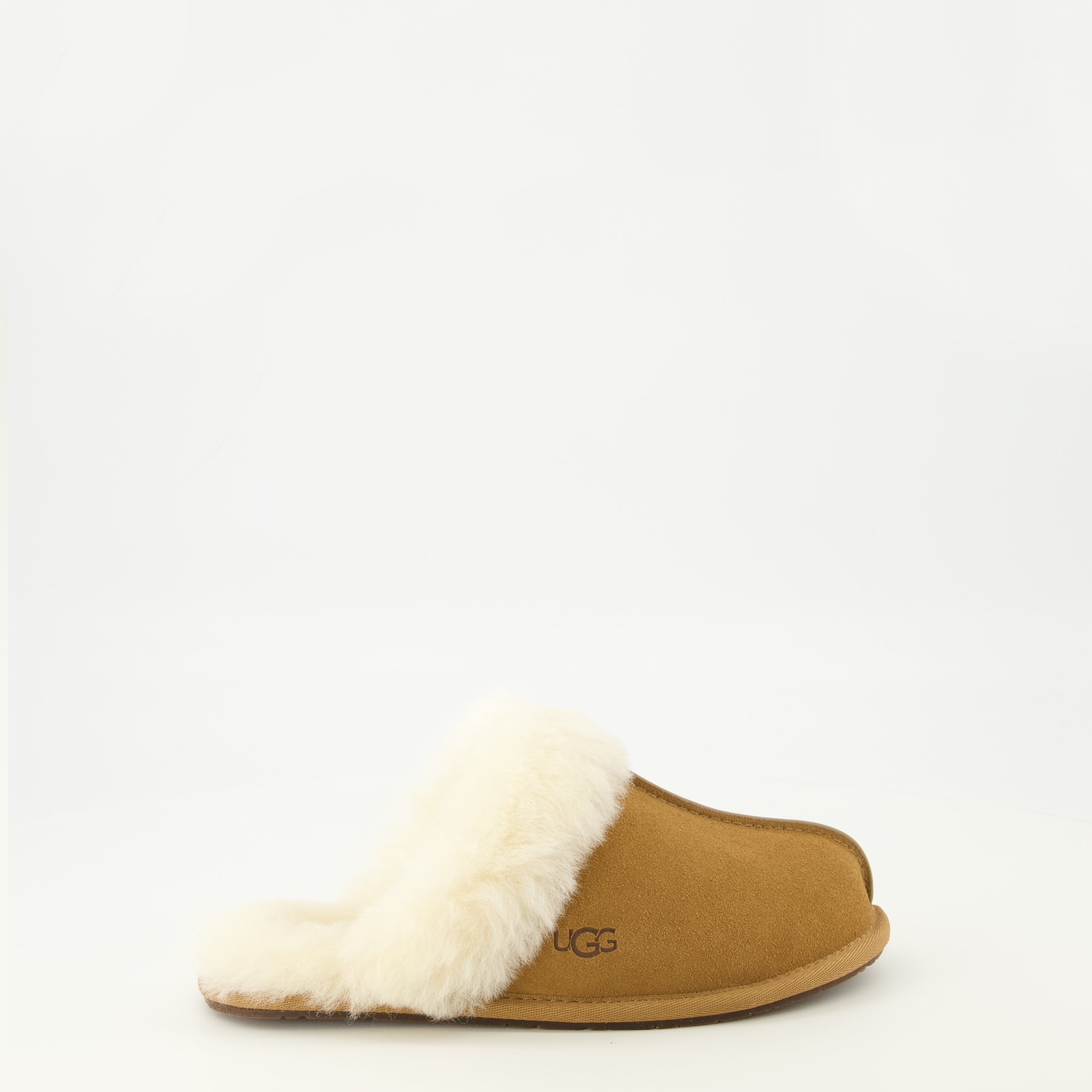 Image de l'article Chaussons Scuffette II marron de la marque Ugg pour Unisex - Saison Printemps-Été 2026 - Vue de Face