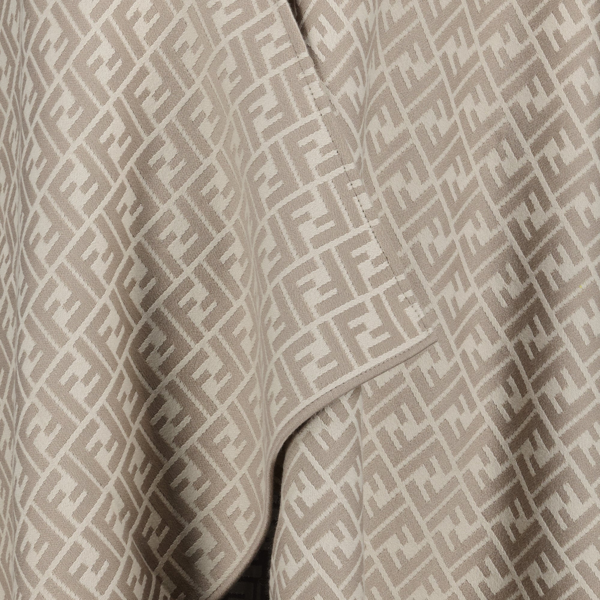 Image de l'article Poncho en laine et soie beige de la marque Fendi pour Femme - Saison Printemps-Été 2026 - Vue détaillée_1