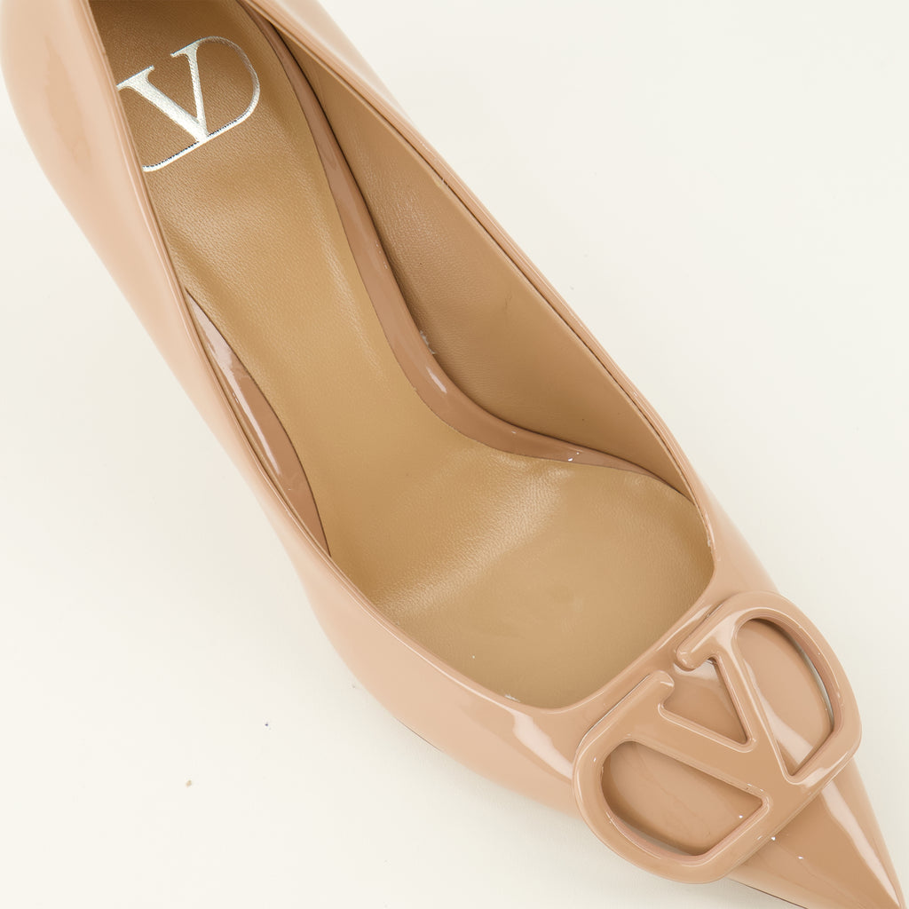 Escarpins Zapatos de tacón de charol VLogo en beige Valentino Garavani Beige Femme
