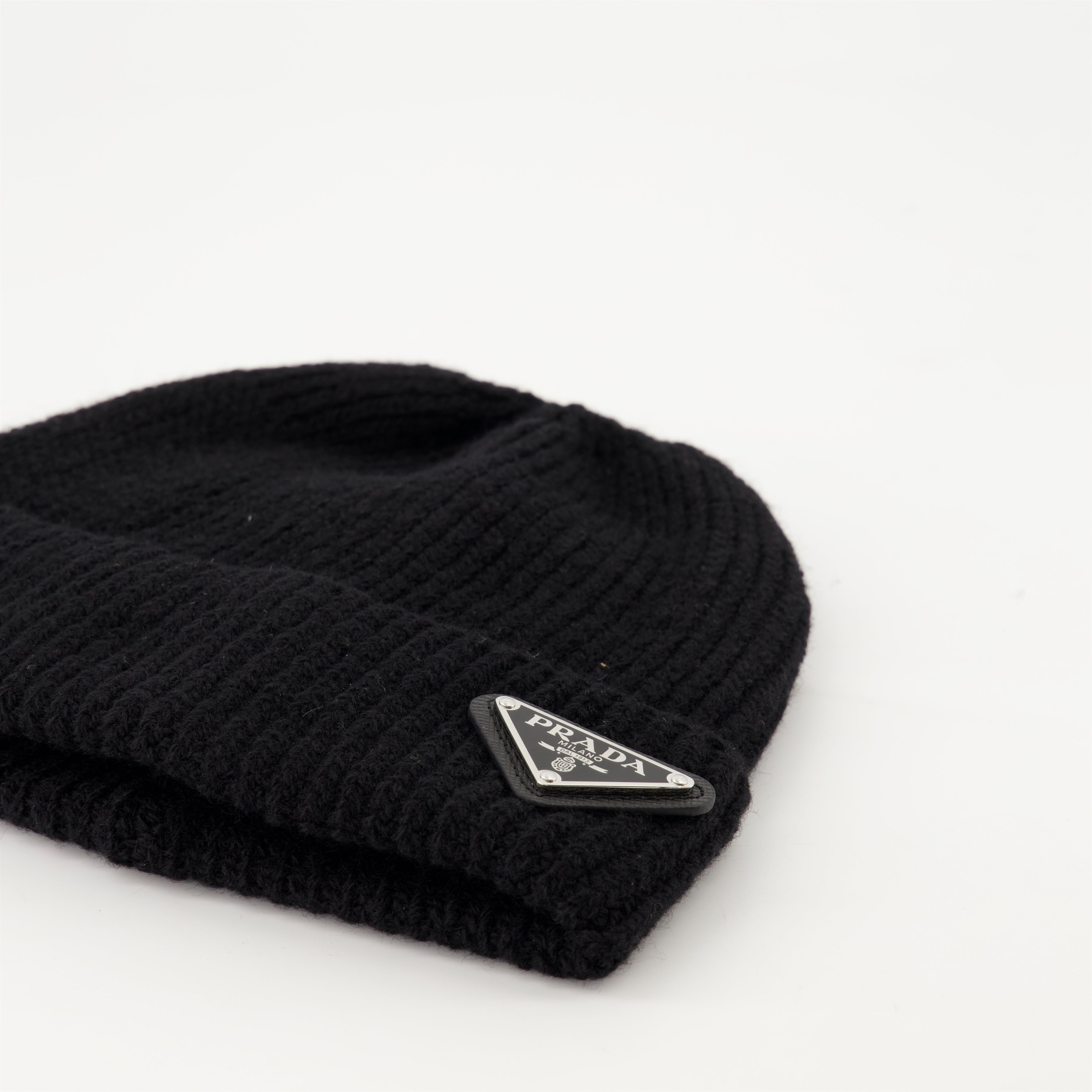 Hats, caps and beanies Bonnet à logo triangle Prada Black Homme
