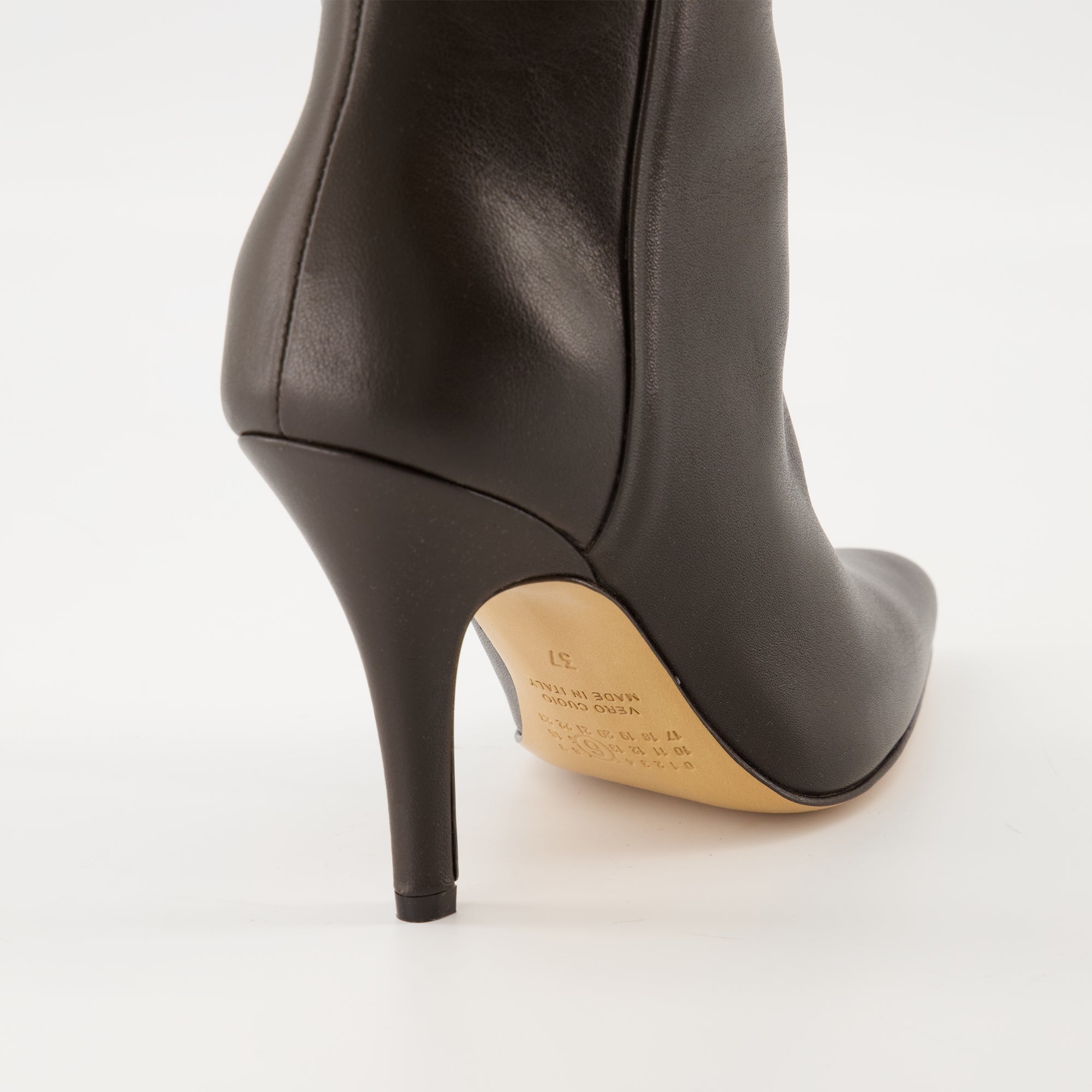 Image de l'article Bottes Architype de la marque Mm6 pour Femme - Saison Automne-Hiver 2025 - Vue arrière