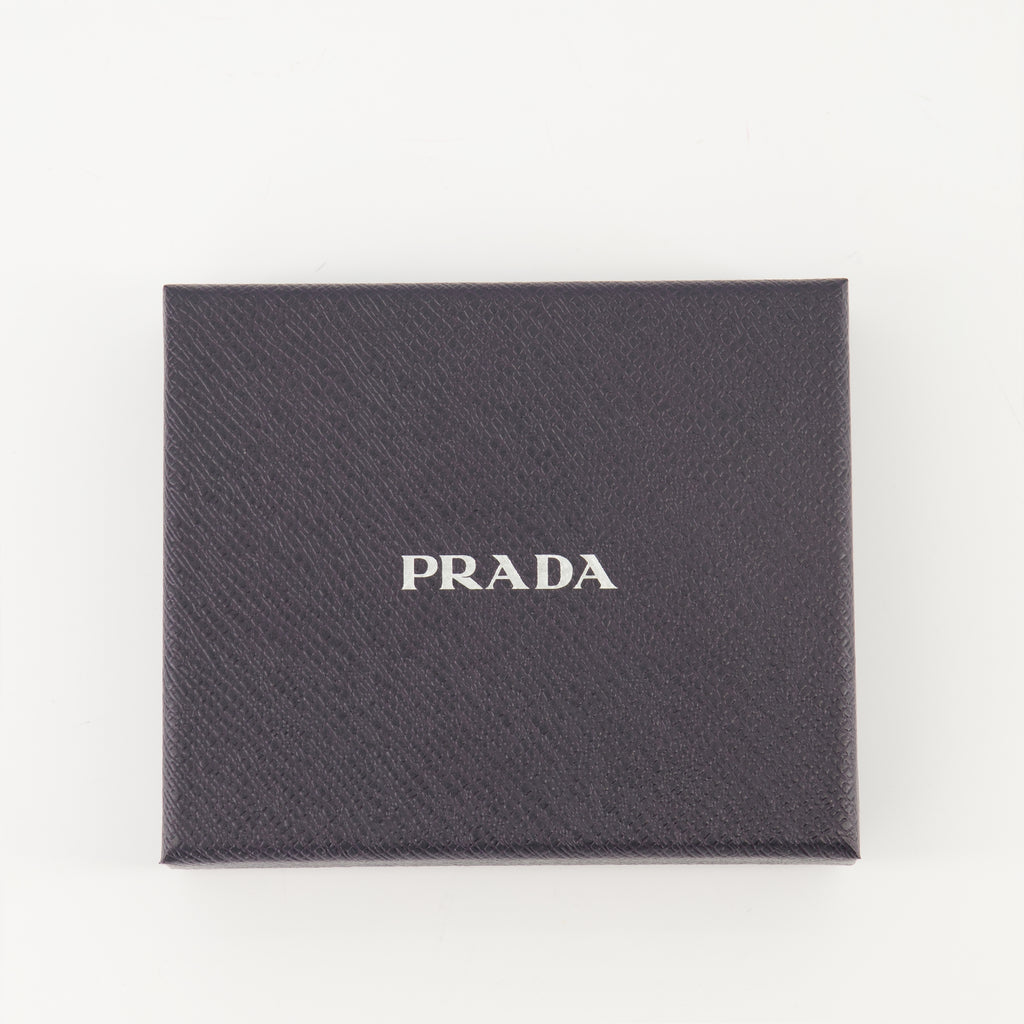 Image of the Prada leather card holder for women - Fall-Winter 2025 - Detailed View_3