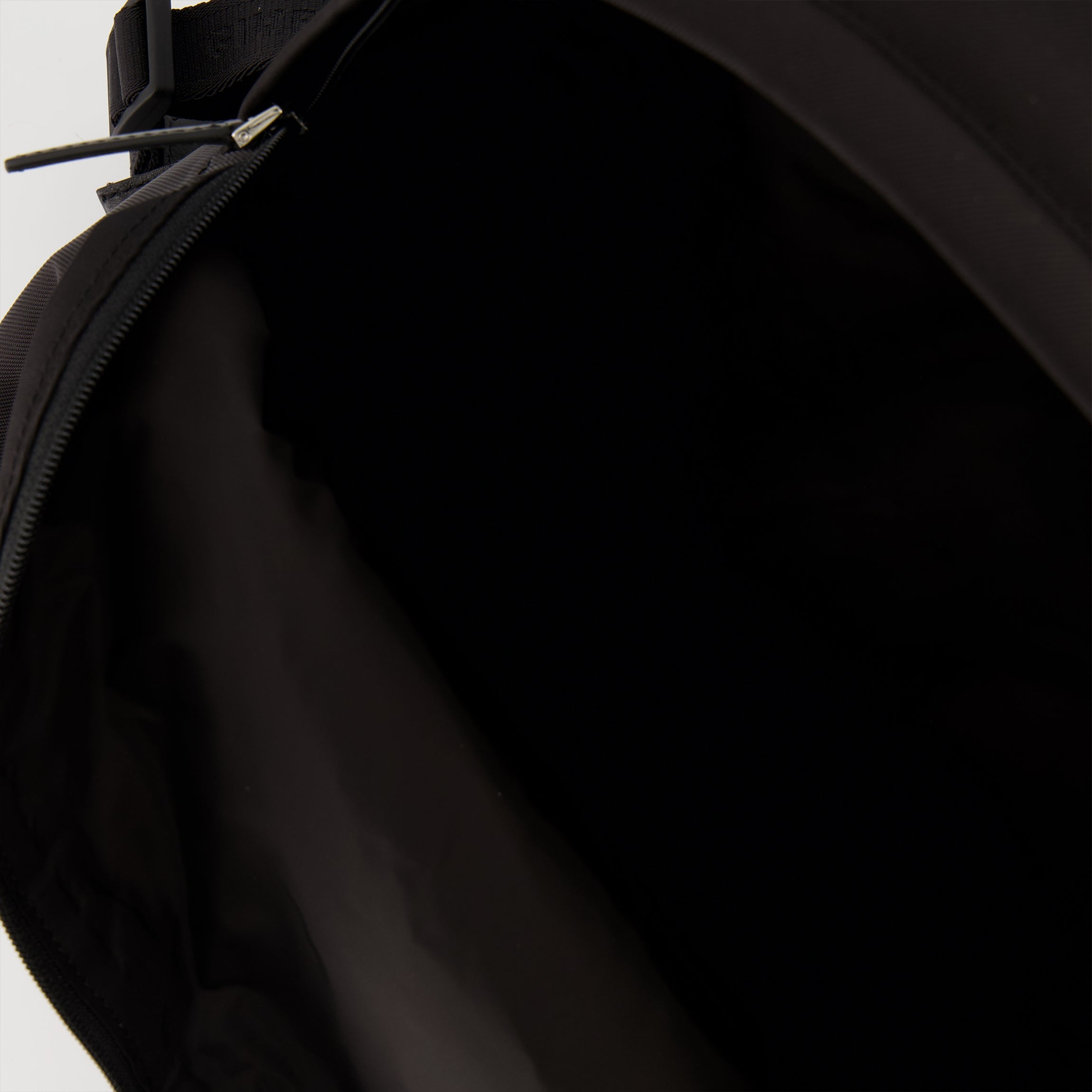 Image de l'article Sac à dos Essential U de la marque Givenchy pour Homme - Saison Automne-Hiver 2025 - Vue détaillée_3