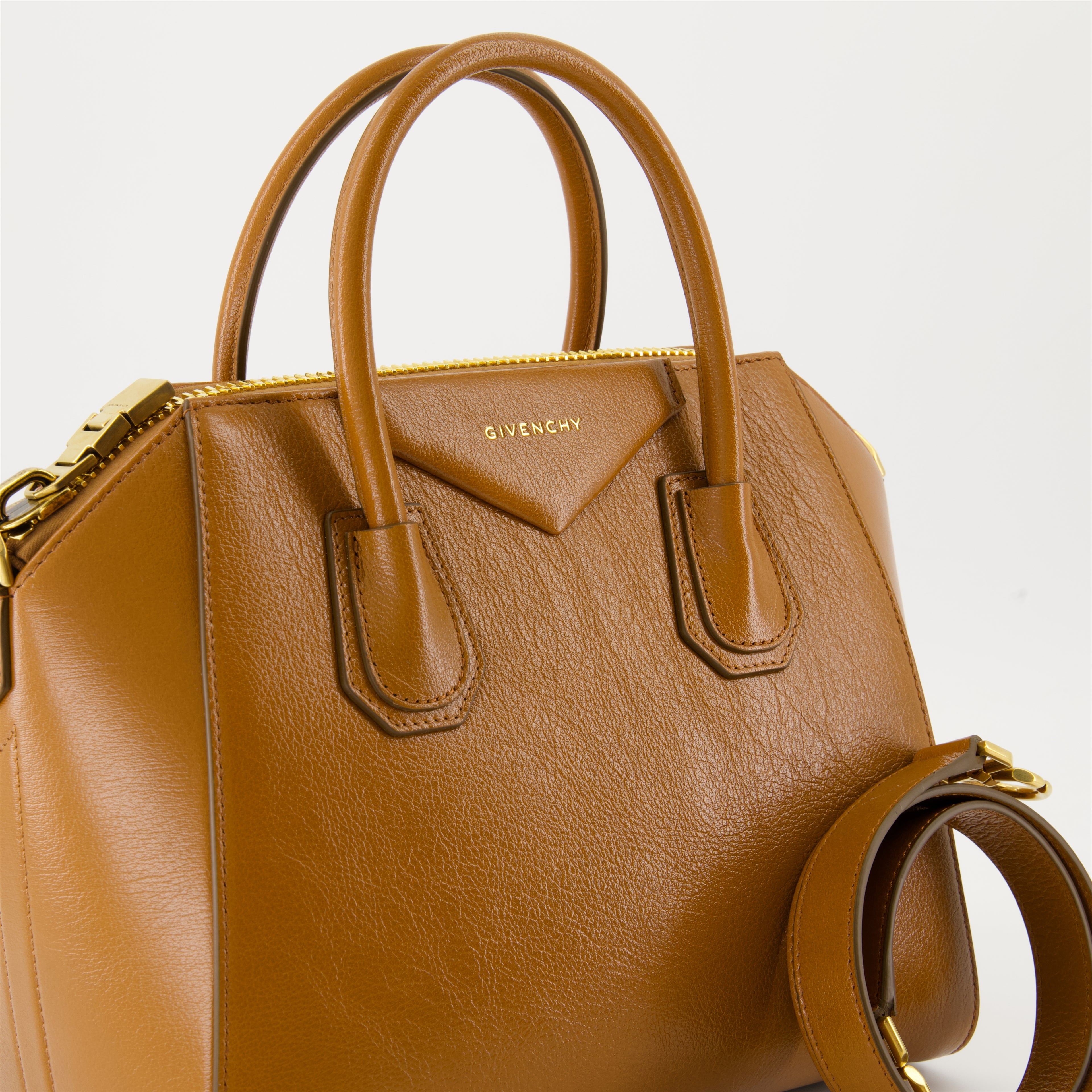 핸드백 및 숄더백 Sac Antigona en cuir Givenchy 갈색 Femme