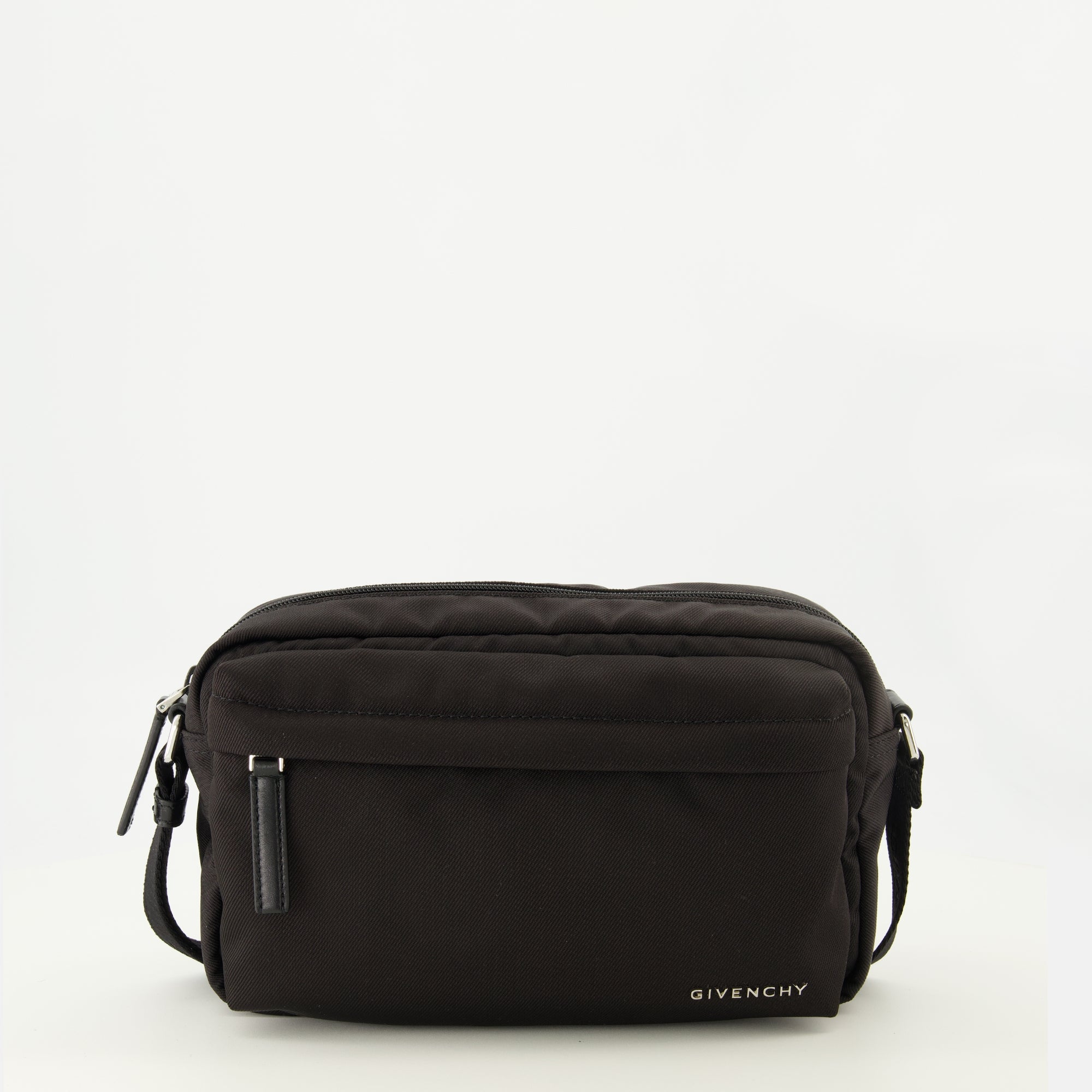 Image de l'article Sac Essential U noir de la marque Givenchy pour Homme - Saison Printemps-Été 2026 - Vue de Face