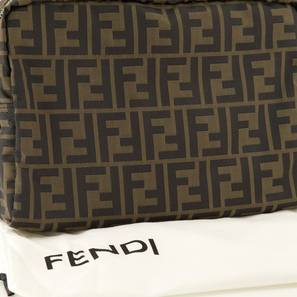 Pochettes Trousse de toilette medium Fendi Marron Unisexe