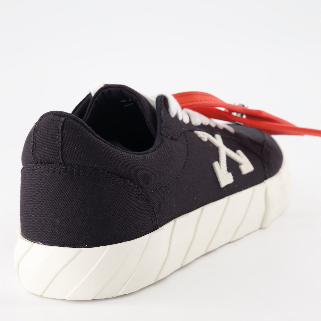 Baskets Baskets basses Vulcanized Off-White Noir Homme