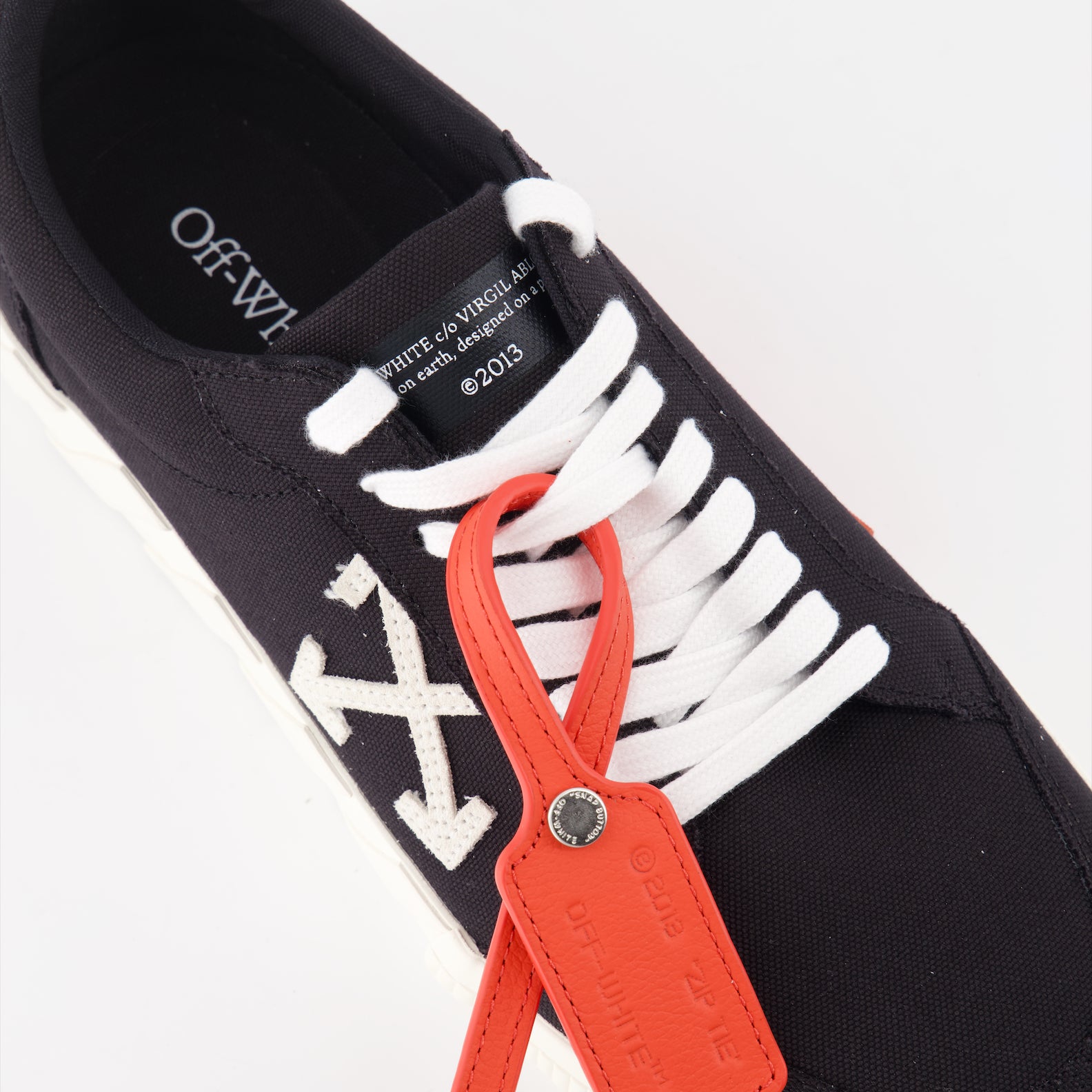 Baskets Baskets basses Vulcanized Off-White Noir Homme