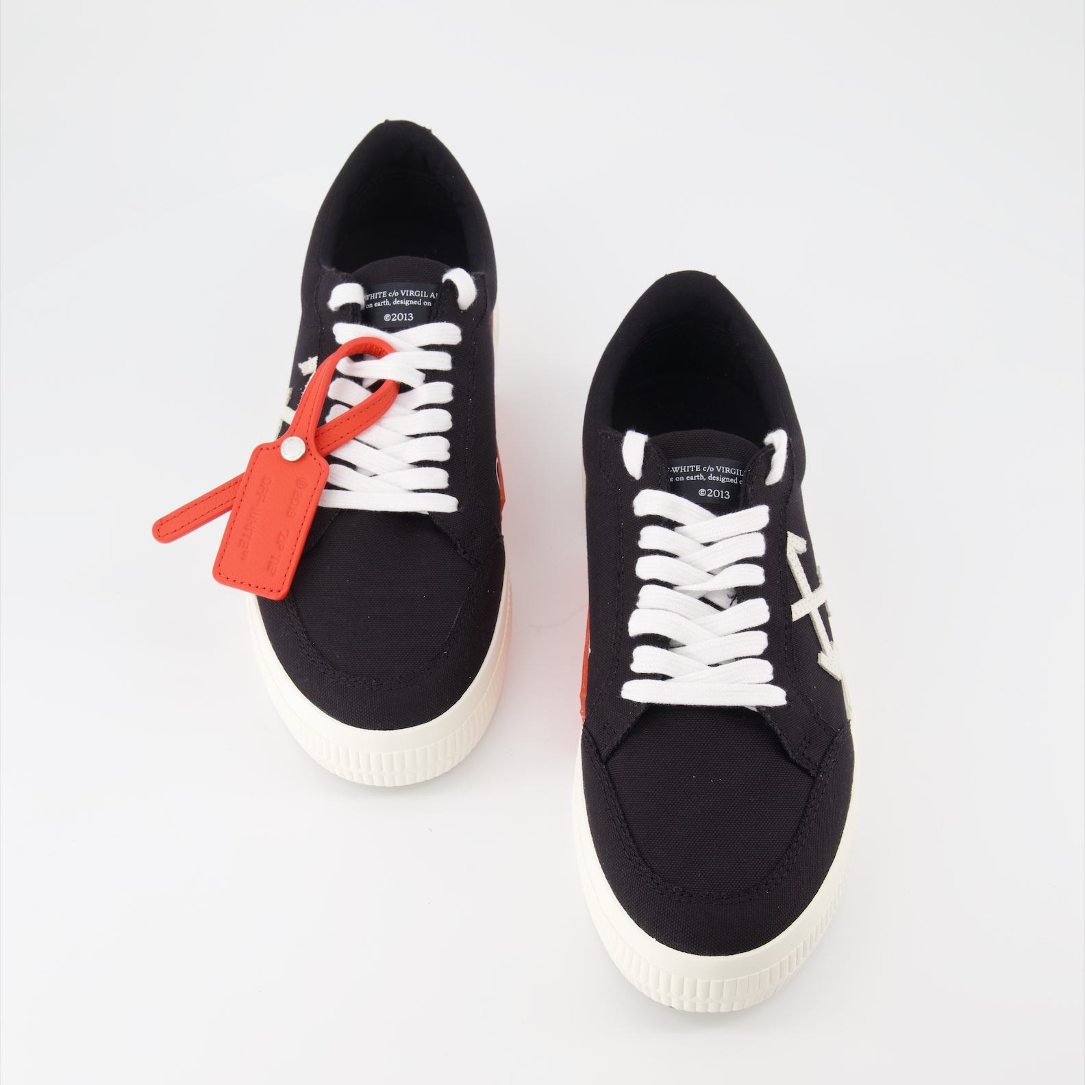 Baskets Baskets basses Vulcanized Off-White Noir Homme