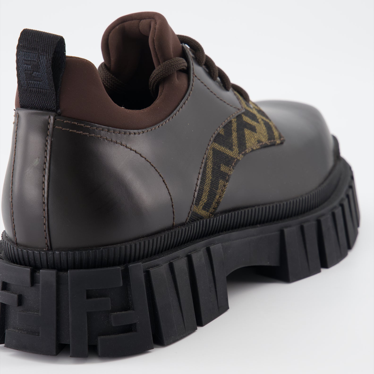 Sapatos sociais Chaussures à lacets Fendi Marrom Homme