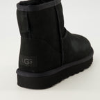 Image of the Ugg Women's Classic Mini II Boots - Autumn-Winter 2025 Season - Rear view