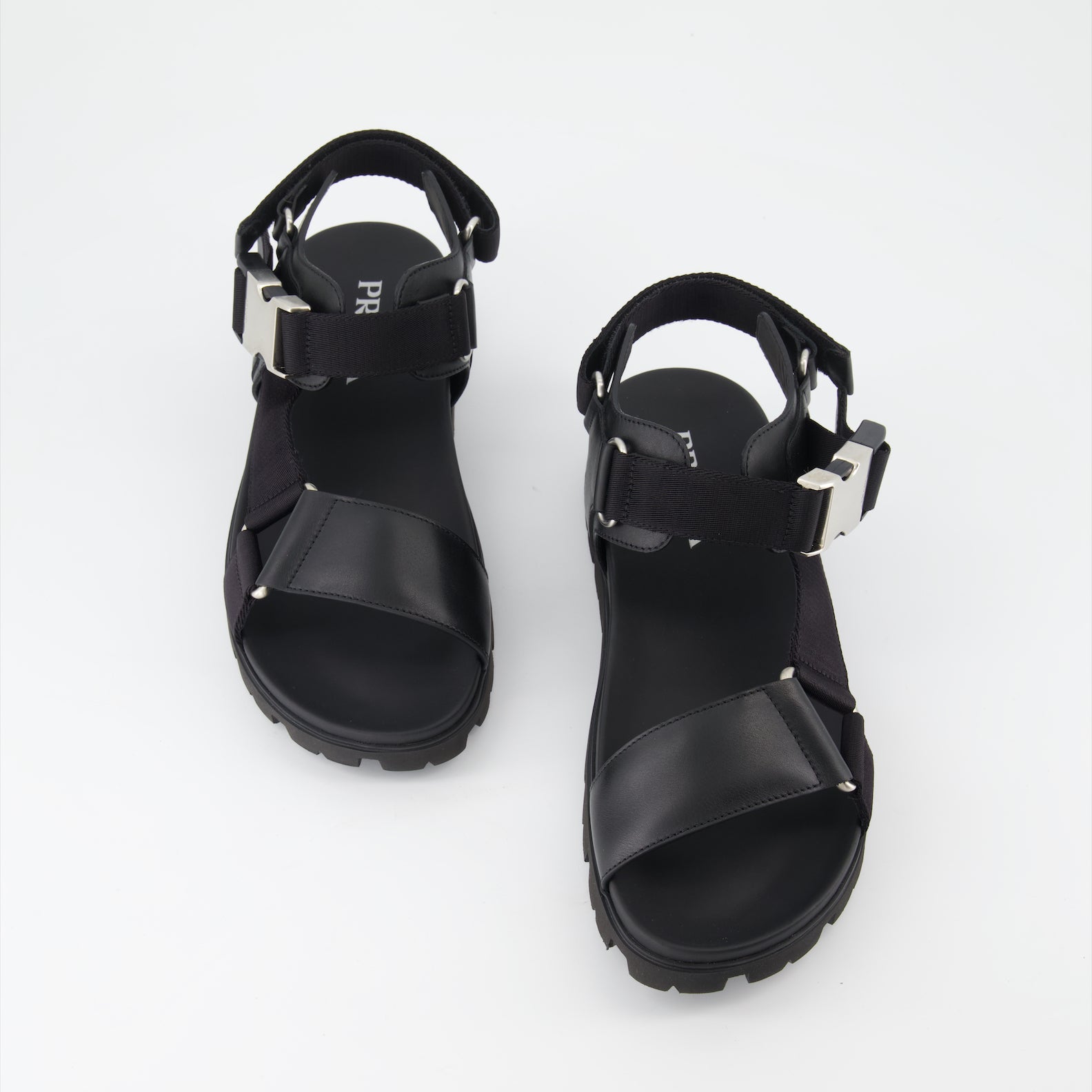 오픈 슈즈 Sandales en cuir Prada 검은색 Homme