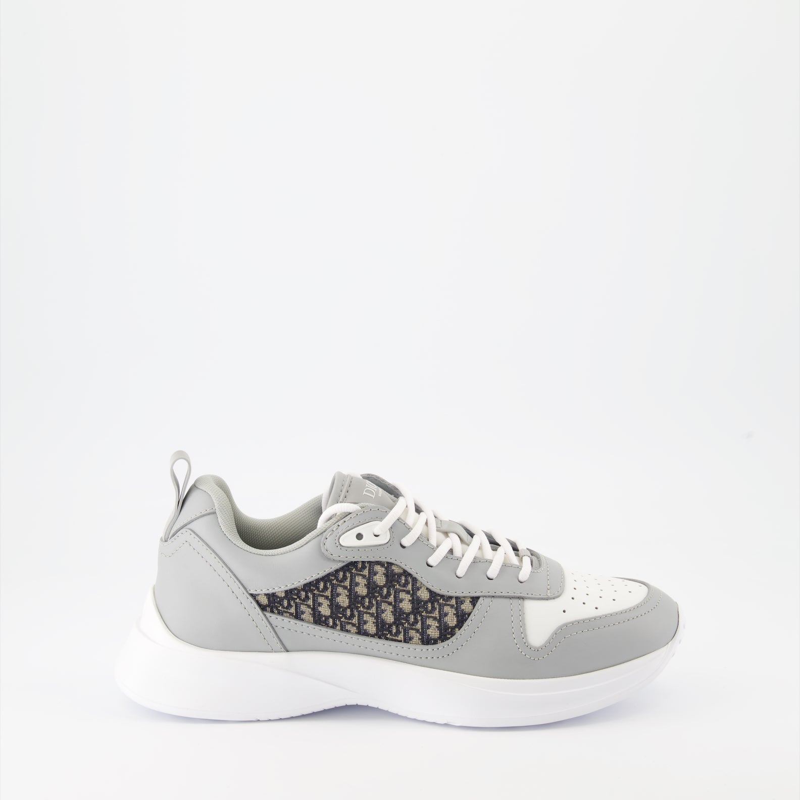 B25 sneakers