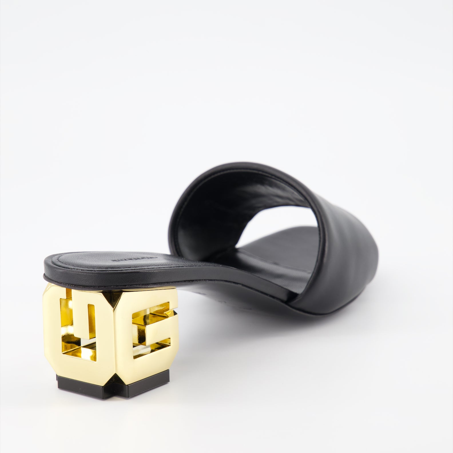 Chaussures ouvertes Mules à logo Givenchy Noir Femme