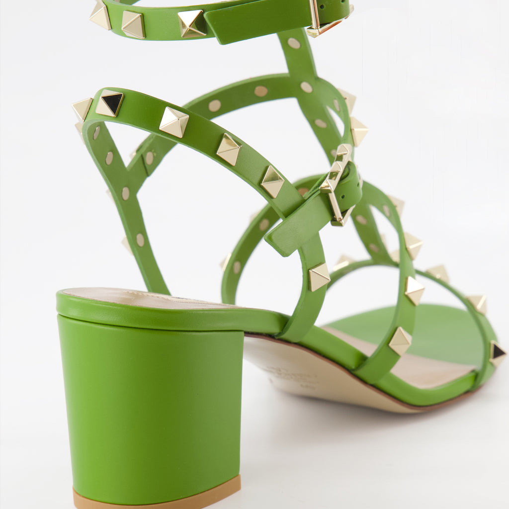 オープントゥシューズ ロックスタッズサンダル Valentino Garavani 緑 女性