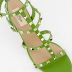 オープントゥシューズ ロックスタッズサンダル Valentino Garavani 緑 女性