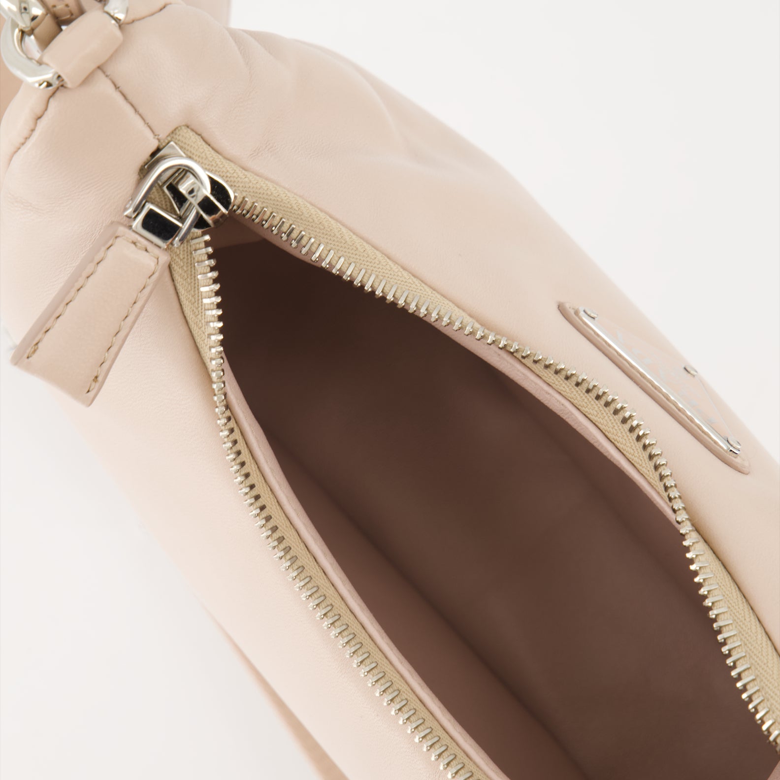 Sacs bandoulière Sac Re-Édition 2005 Prada Beige Femme