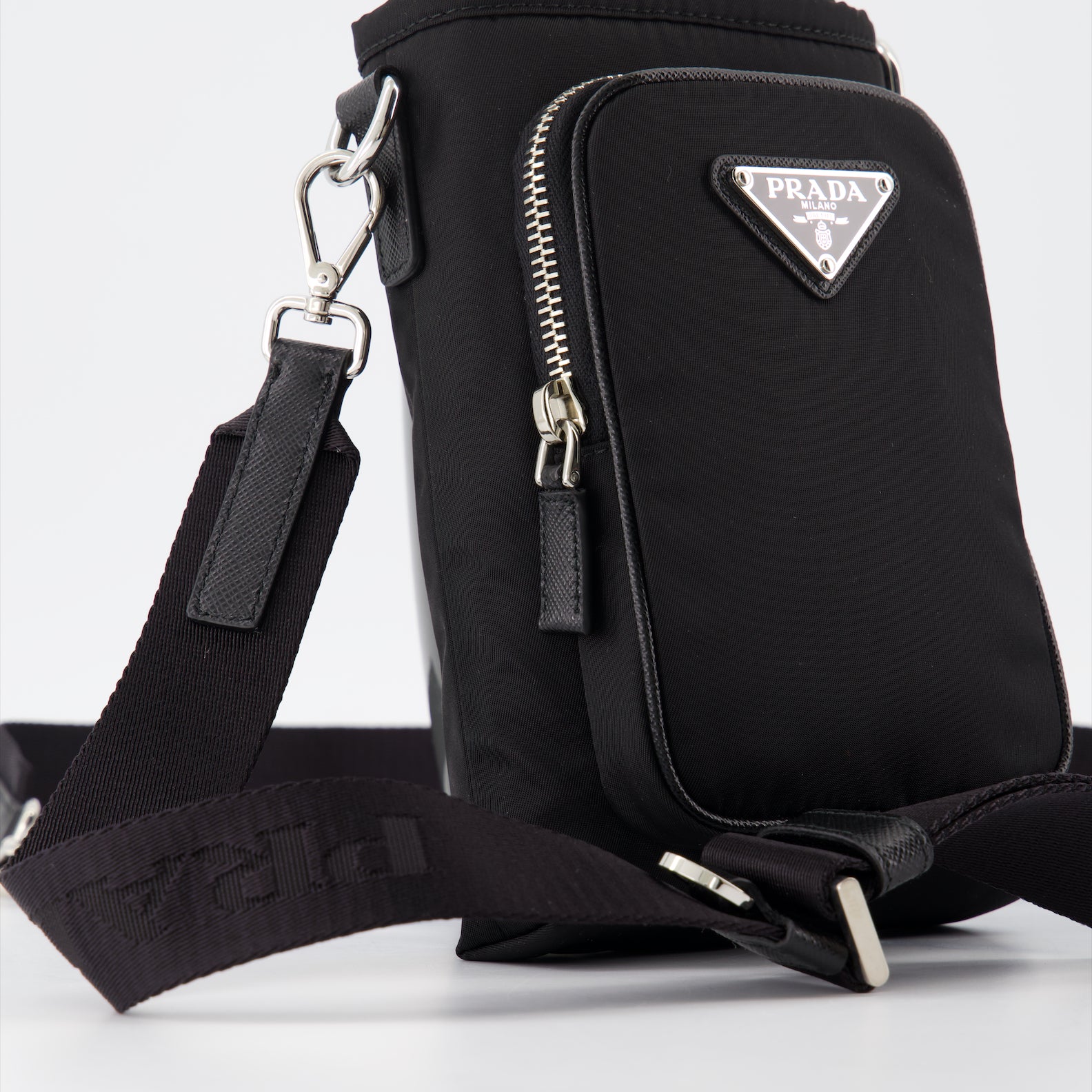 Sacs bandoulière Etui pour smartphone en Re-Nylon Prada Noir Homme