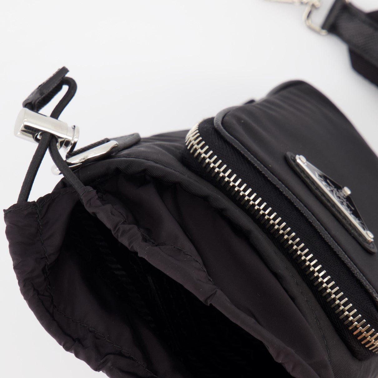 Sacs bandoulière Etui pour smartphone en Re-Nylon Prada Noir Homme