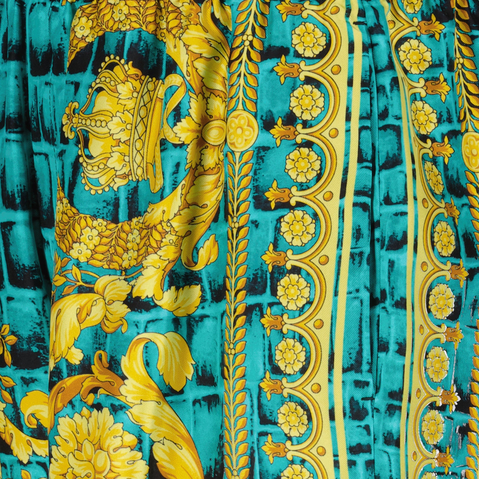 Shorts Short Baroccodile en soie Versace Azul Homme