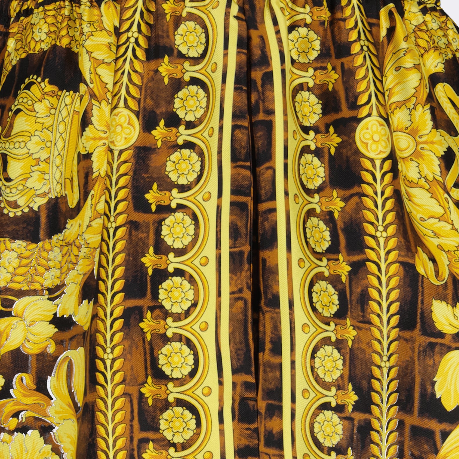 Shorts Short Baroccodile in Silk Versace Marrone Homme