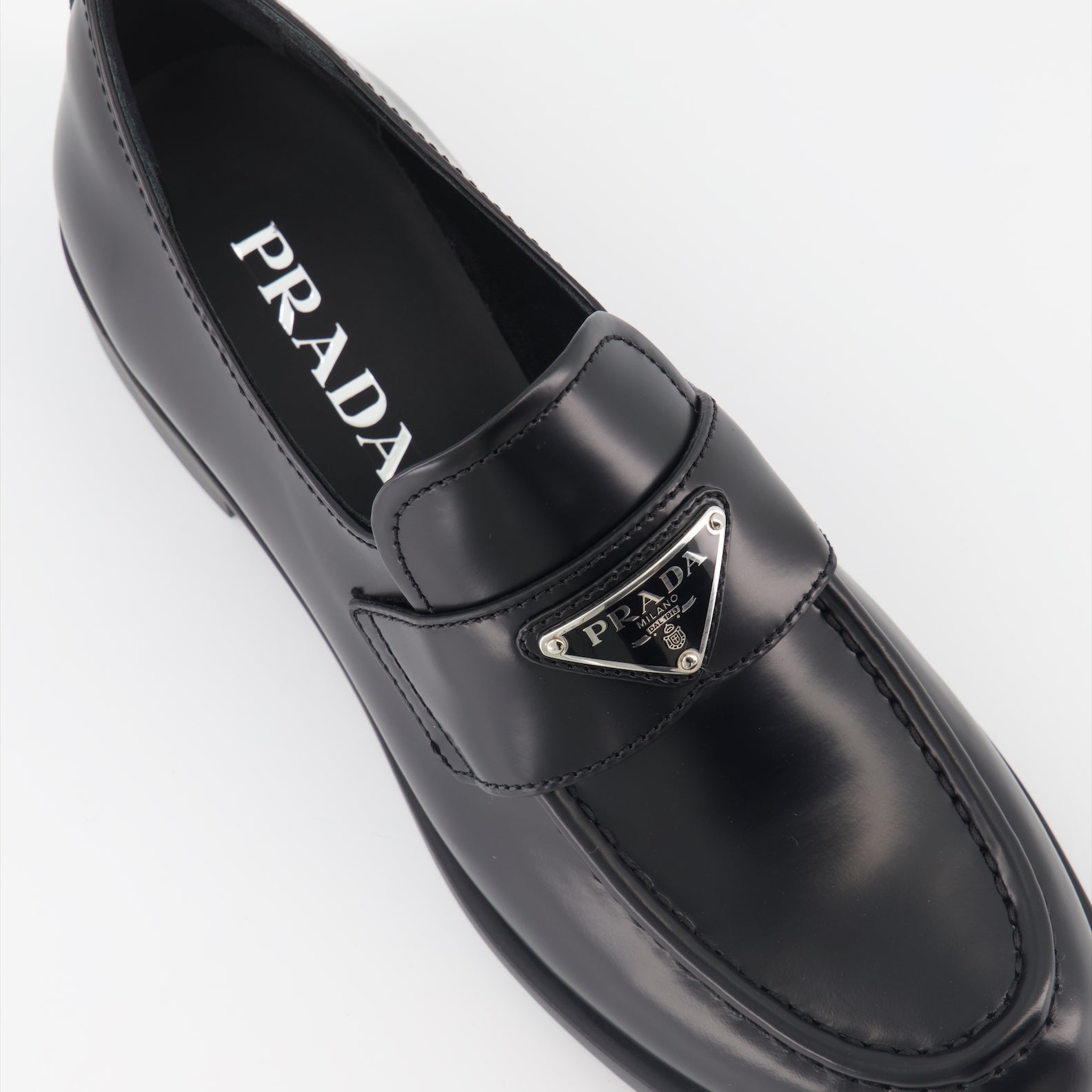 Mocassins Mocassins en cuir brossé Prada Noir Femme