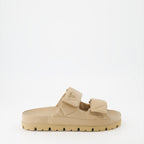 Zapatos abiertos Claquettes en cuir matelassé Prada Beige Femme