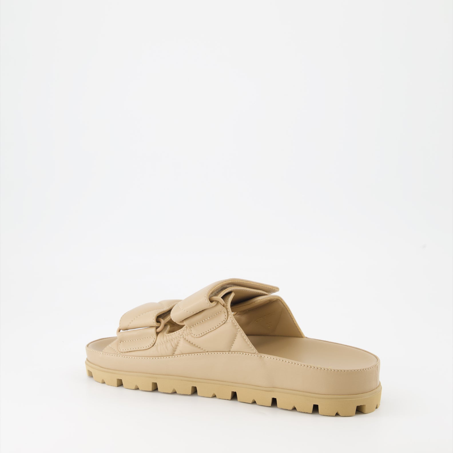 Zapatos abiertos Claquettes en cuir matelassé Prada Beige Femme