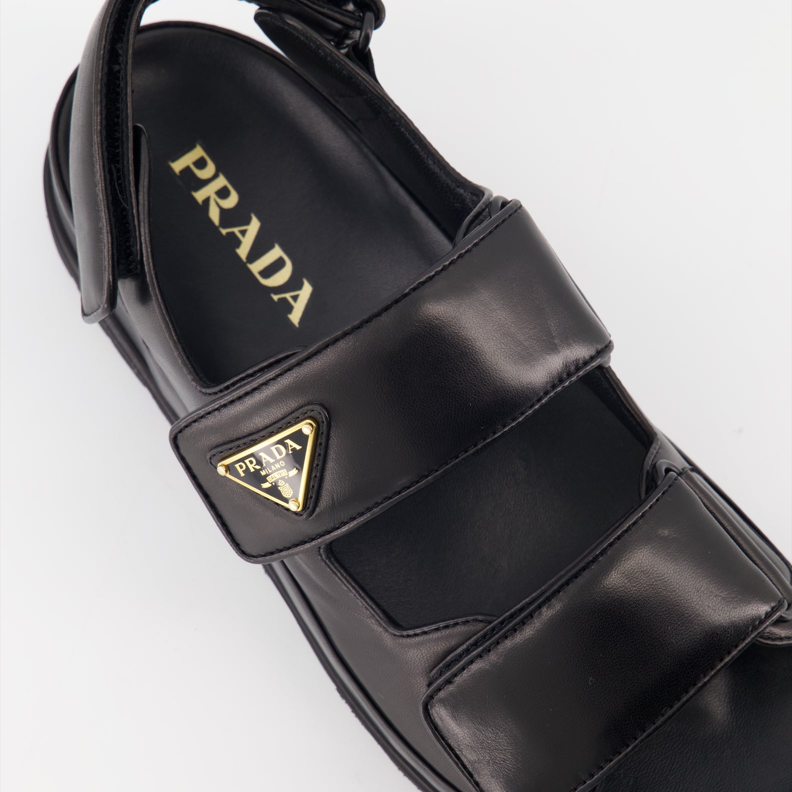오픈 슈즈 퀼팅 가죽 샌들 Prada 검은색 Femme