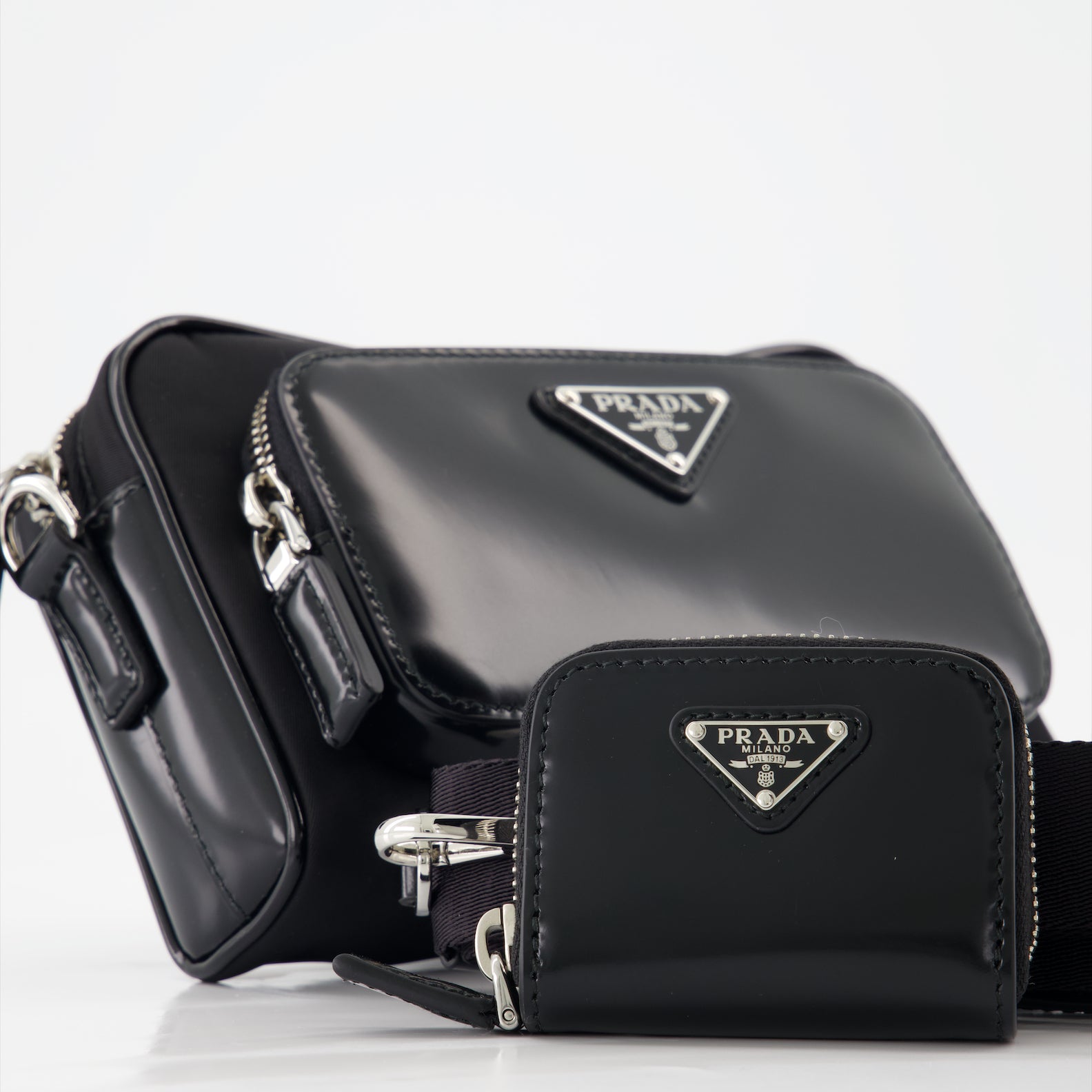 Borse a tracolla Sac bandoulière en Re-Nylon Prada Nero Homme