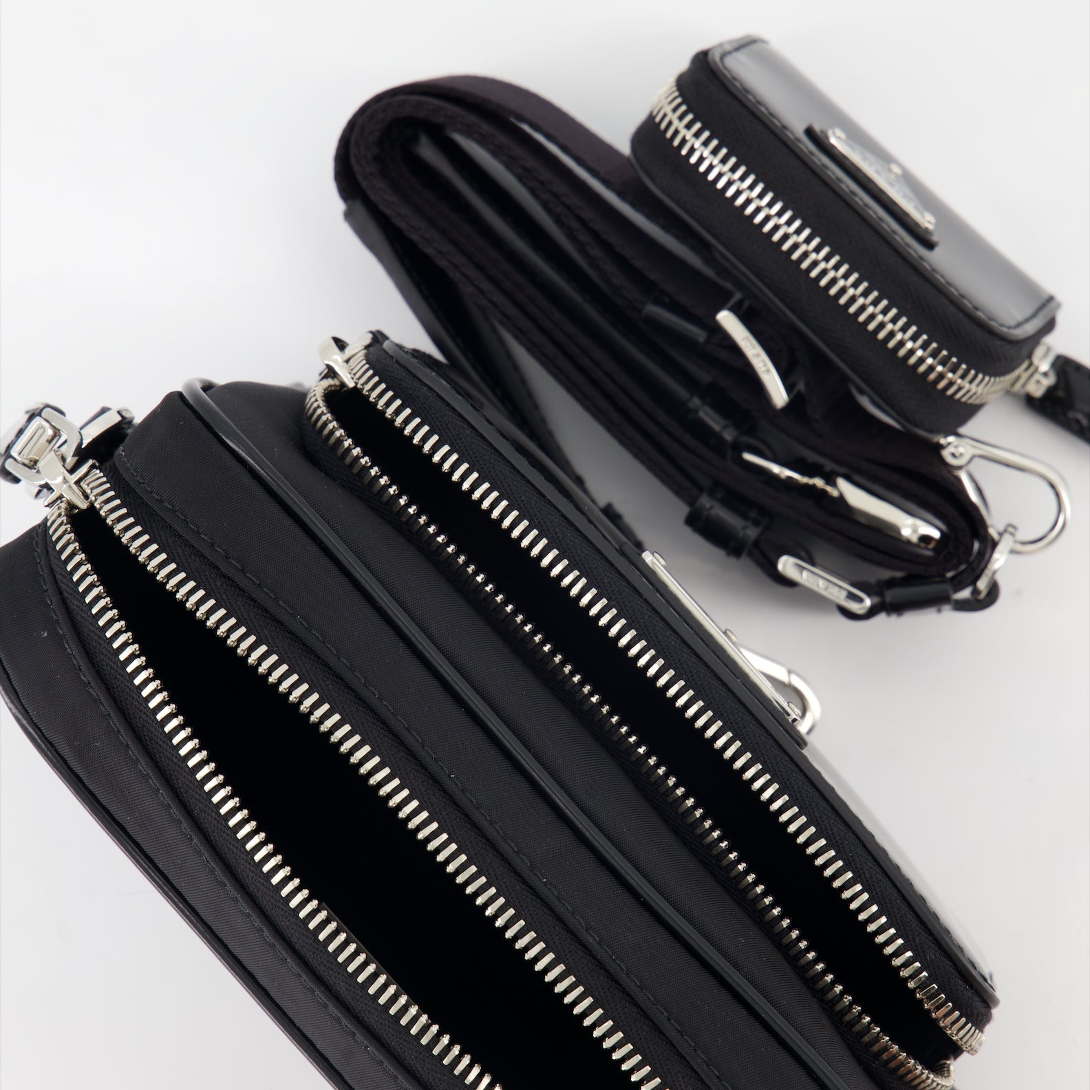 Borse a tracolla Sac bandoulière en Re-Nylon Prada Nero Homme