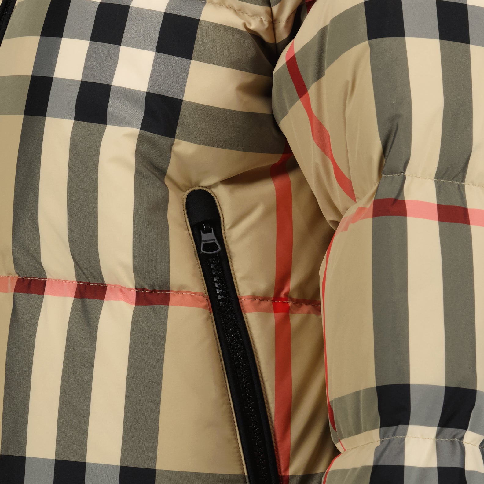 コート チェックのダウンジャケット Burberry ベージュ 女性