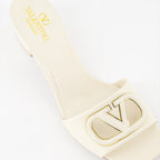 オープントゥシューズ Vロゴミュール Valentino Garavani 白 女性