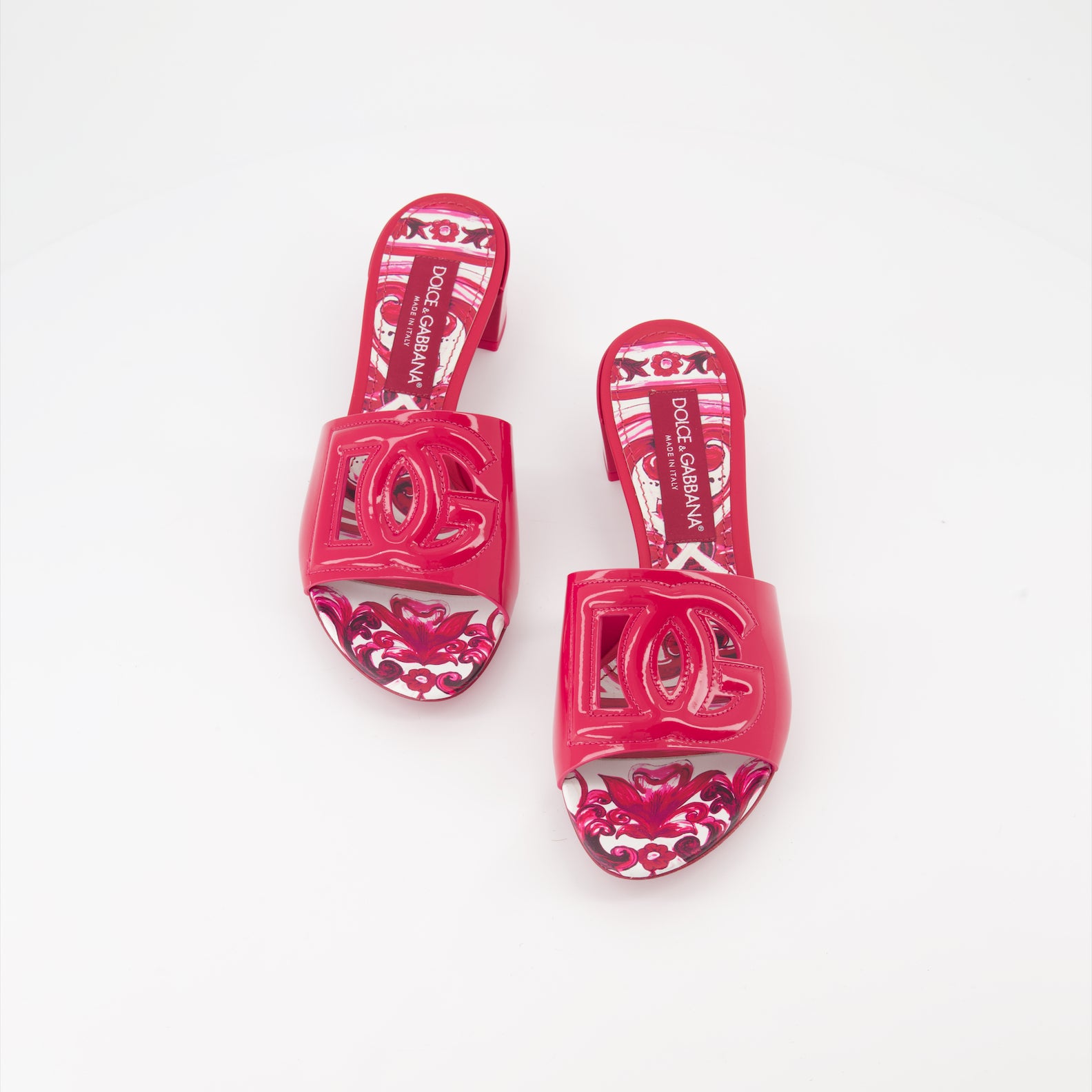 Chaussures ouvertes Mules DG en cuir verni Dolce & Gabbana Rose Femme
