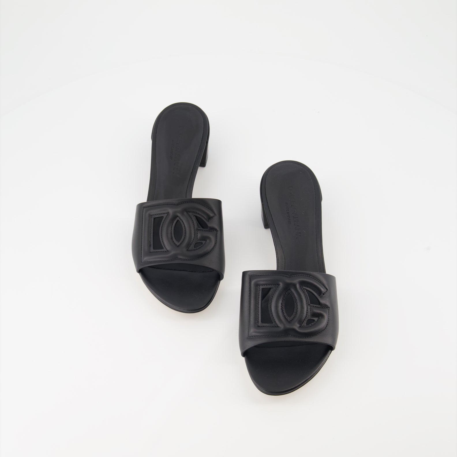 Chaussures ouvertes Mules DG en cuir lisse Dolce & Gabbana Noir Femme