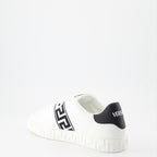 Baskets Baskets brodées Greca Versace Blanc Homme