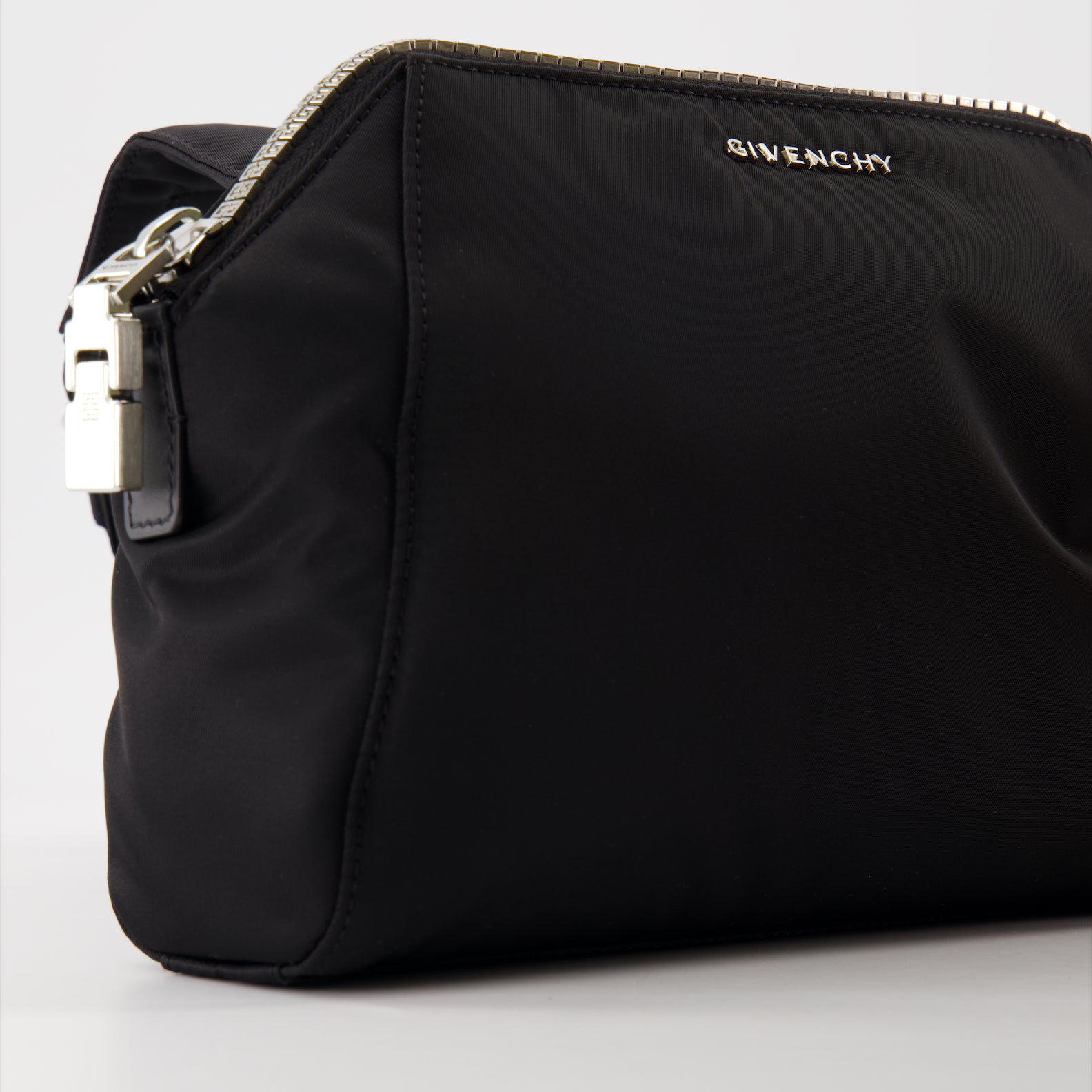 Borse a tracolla Sac Antigona bandoulière en nylon Givenchy Nero Homme