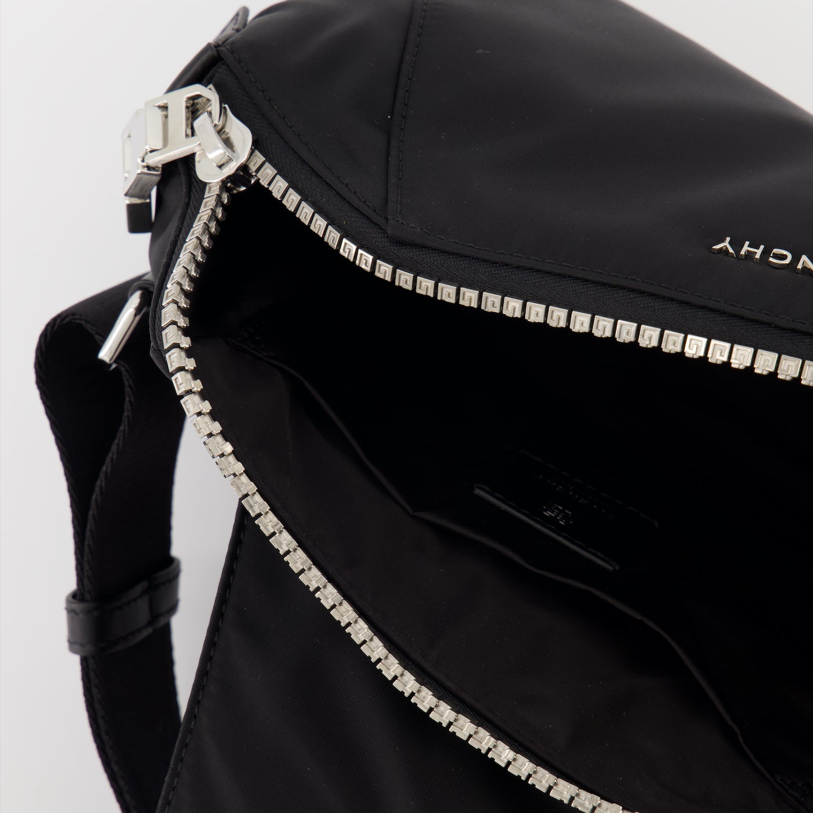 Borse a tracolla Sac Antigona bandoulière en nylon Givenchy Nero Homme