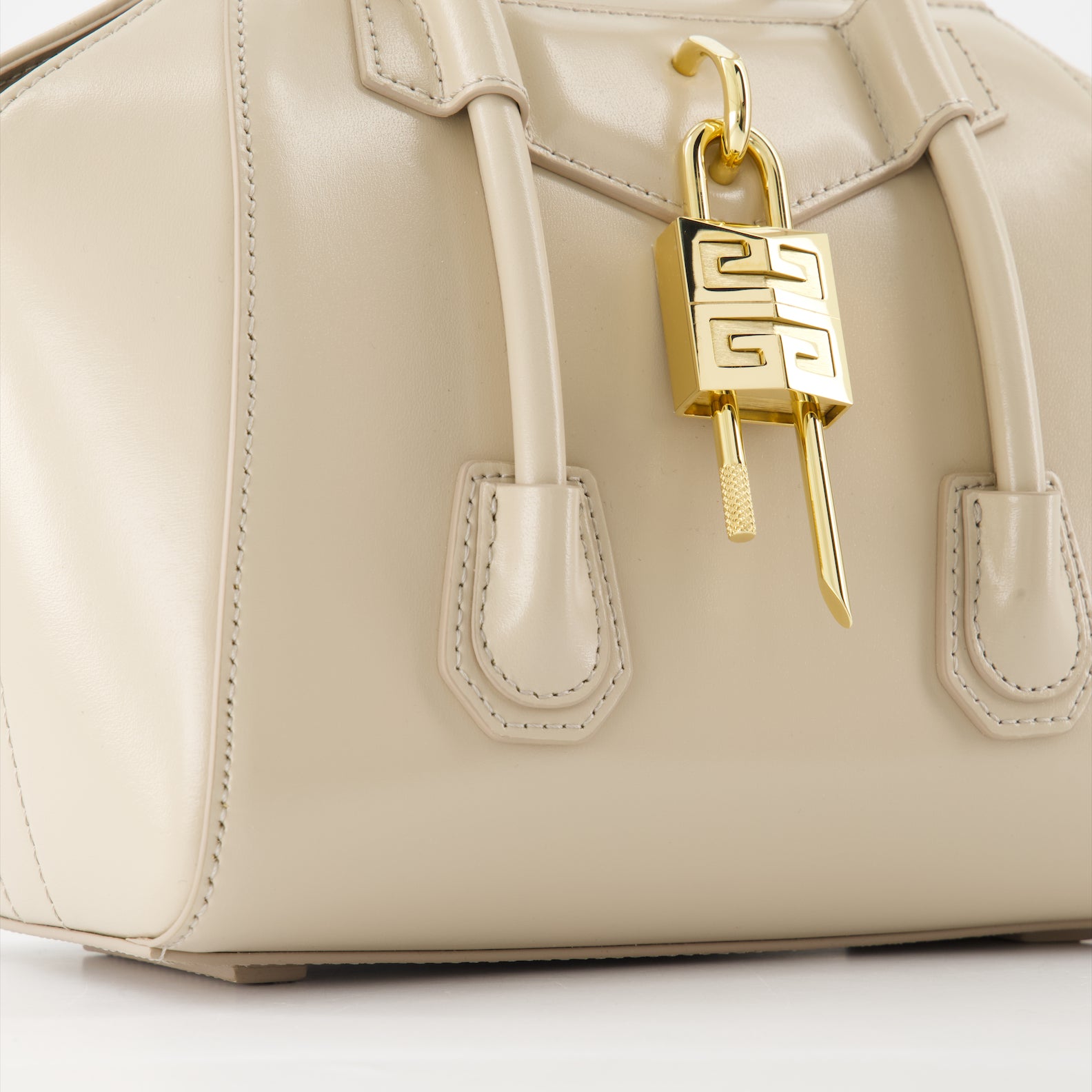 핸드백 및 숄더백 Sac Antigona Lock Givenchy 베이지 Femme