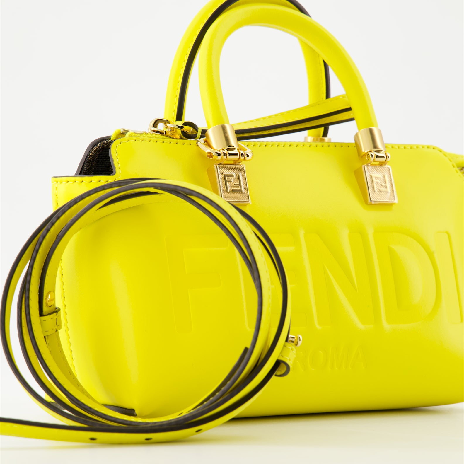 Bolsas transversais Sac By The Way Fendi Amarelo Femme