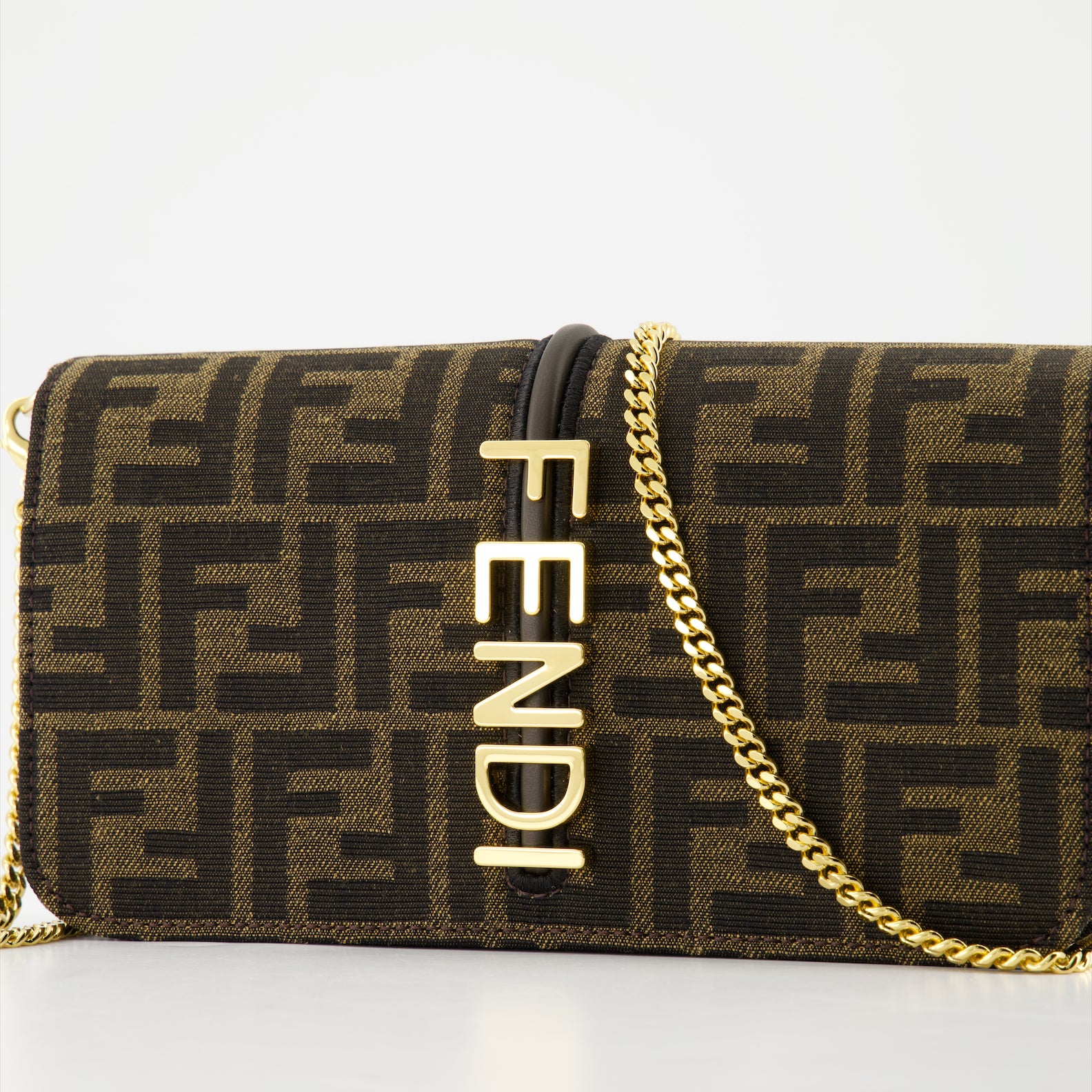 Crossbody bags Portefeuille à chaîne Fendigraphy Fendi Brown Femme