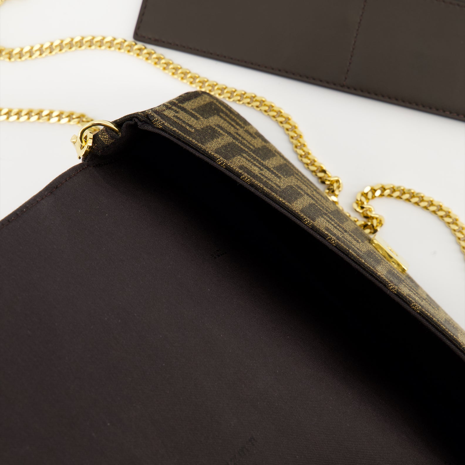 Crossbody bags Portefeuille à chaîne Fendigraphy Fendi Brown Femme