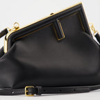 クロスボディバッグ フェンディのファーストバッグ Fendi 黒 女性